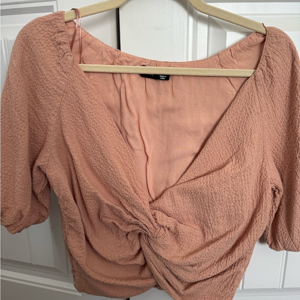 Botique top! So flattering! Tie in the middle!